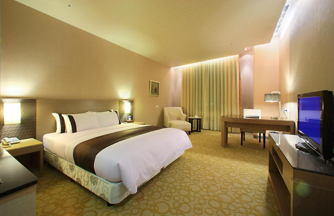 Shinkansen Grand Hotel Тайчжун Екстер'єр фото