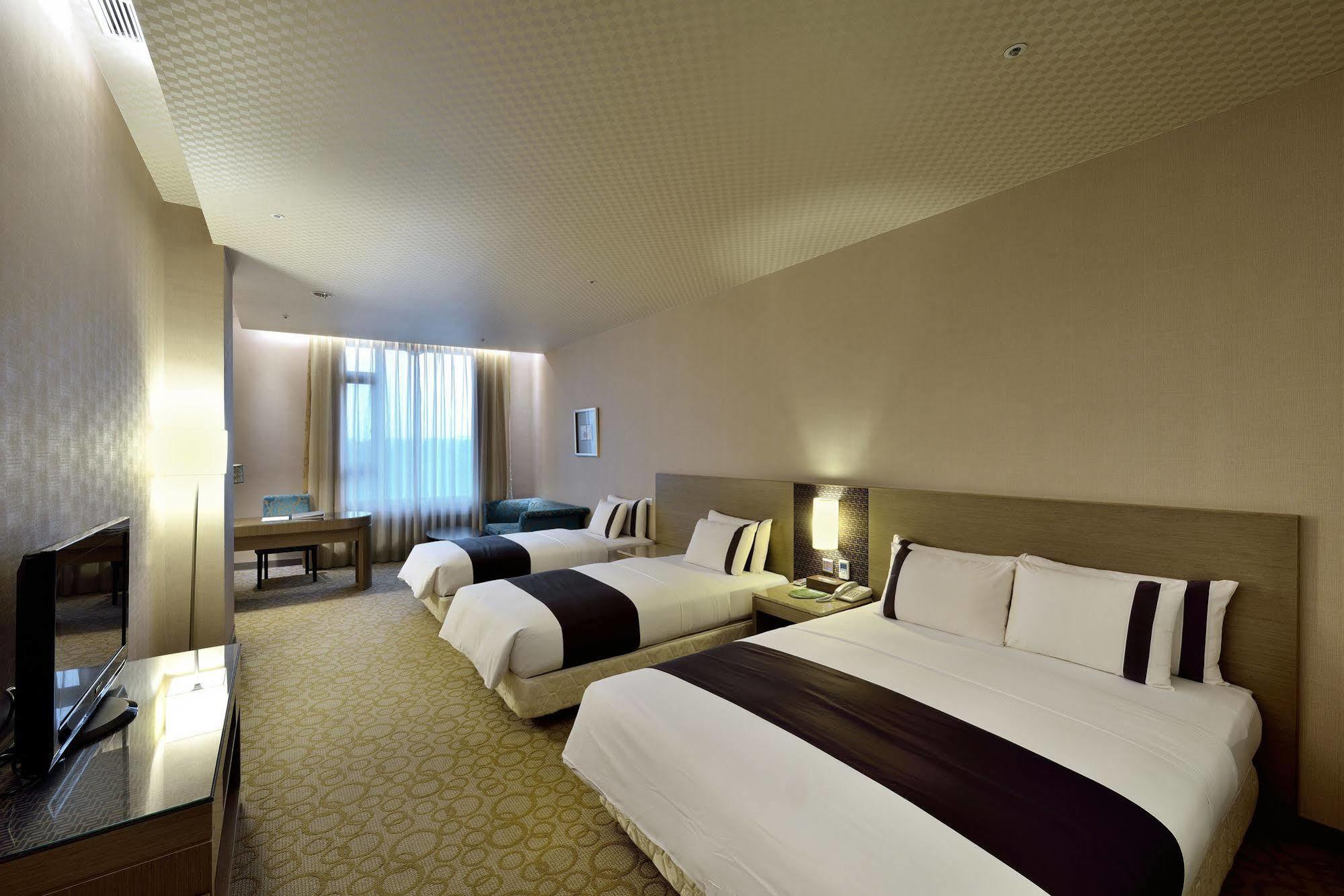 Shinkansen Grand Hotel Тайчжун Екстер'єр фото