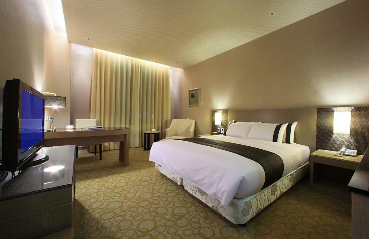 Shinkansen Grand Hotel Тайчжун Екстер'єр фото